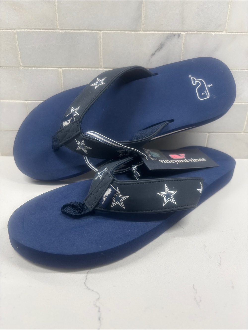 Dallas Cowboys × Vineyard Vines Men’s Flip Flops – Navy (Size 9, New With Tags)